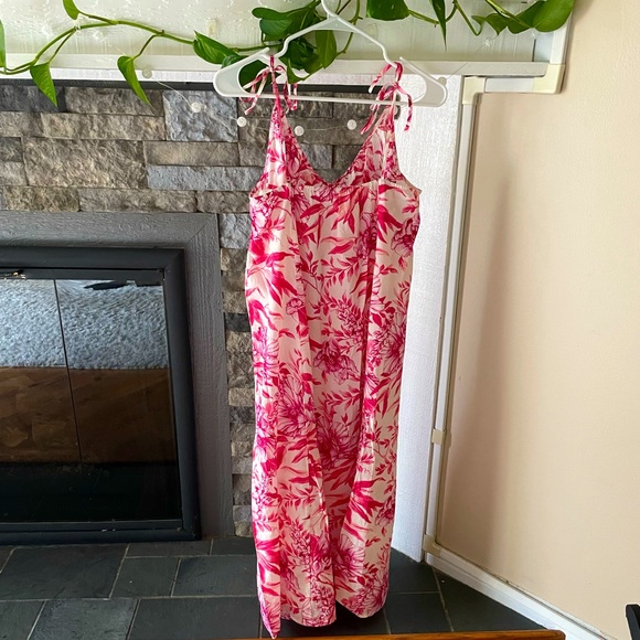 H&M dress 💗 - Picture 2 of 5